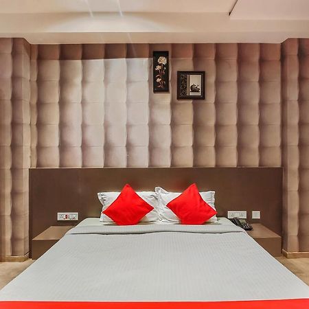 Oyo 26991 Stanza Luxurios Stay Zahirabad ภายนอก รูปภาพ