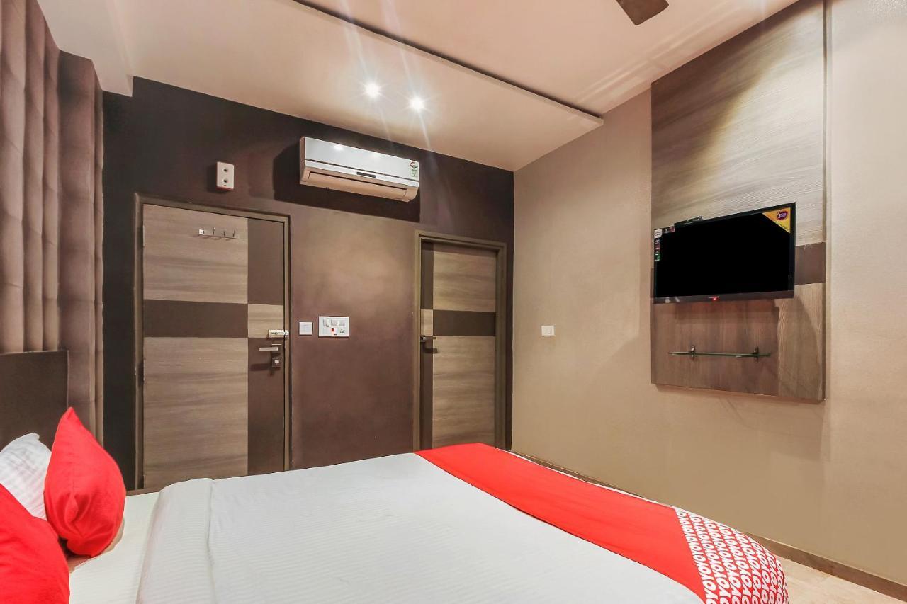 Oyo 26991 Stanza Luxurios Stay Zahirabad ภายนอก รูปภาพ