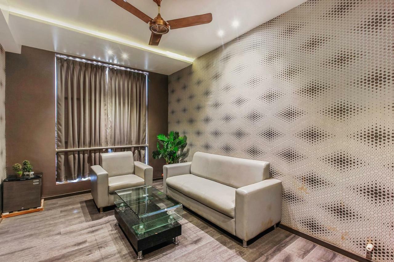 Oyo 26991 Stanza Luxurios Stay Zahirabad ภายนอก รูปภาพ